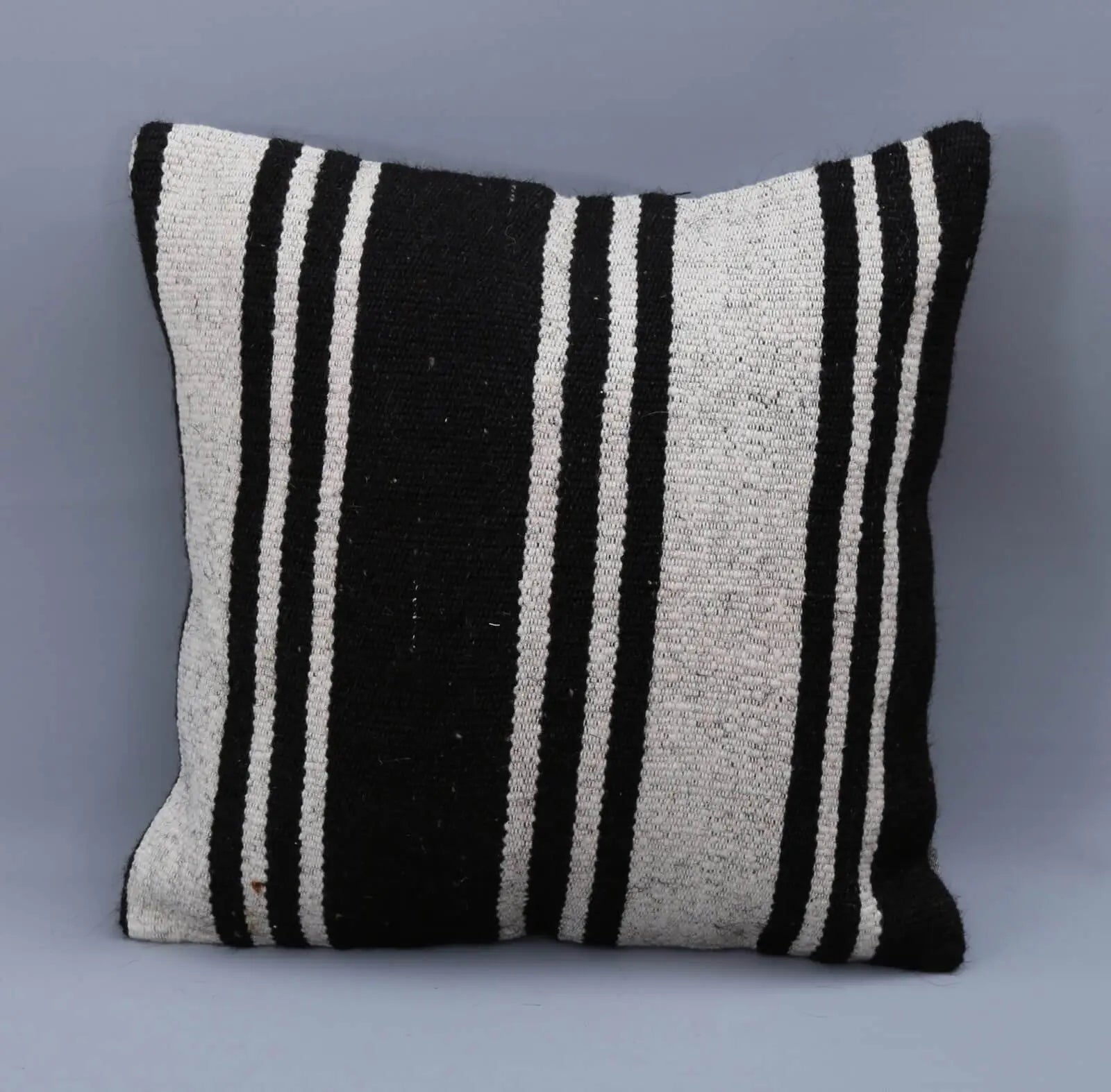 RC 27187 1 BLACK PILLOWS